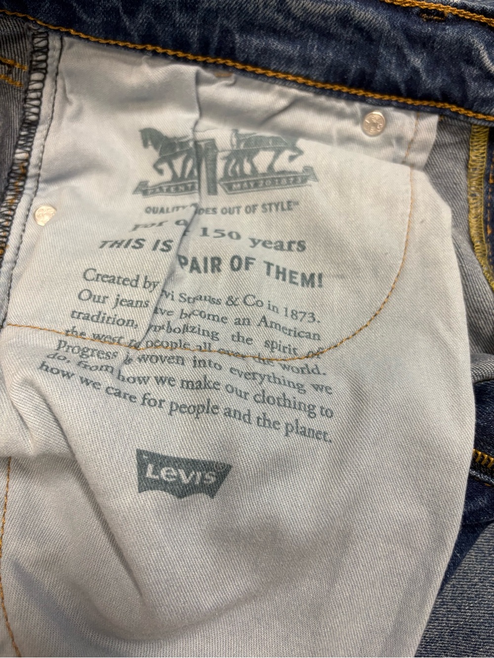 Levi's Men’s 505 Blue Denim Jeans with Tan Leather Patch and Red Tab - Picture 12 of 12